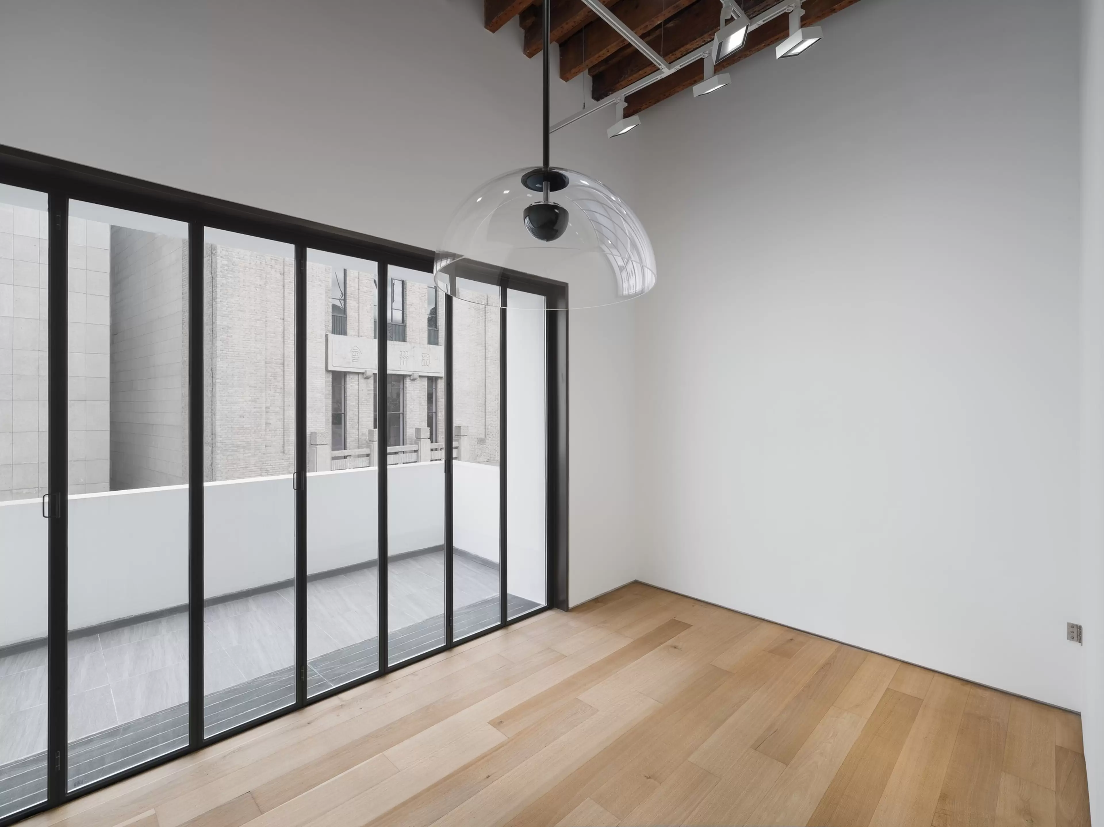 Installation view of ‘Ceal Floyer: Will Return’, Lisson Shanghai © The Estate of Ceal Floyer. Courtesy Lisson. Photography by Alessandro Wang