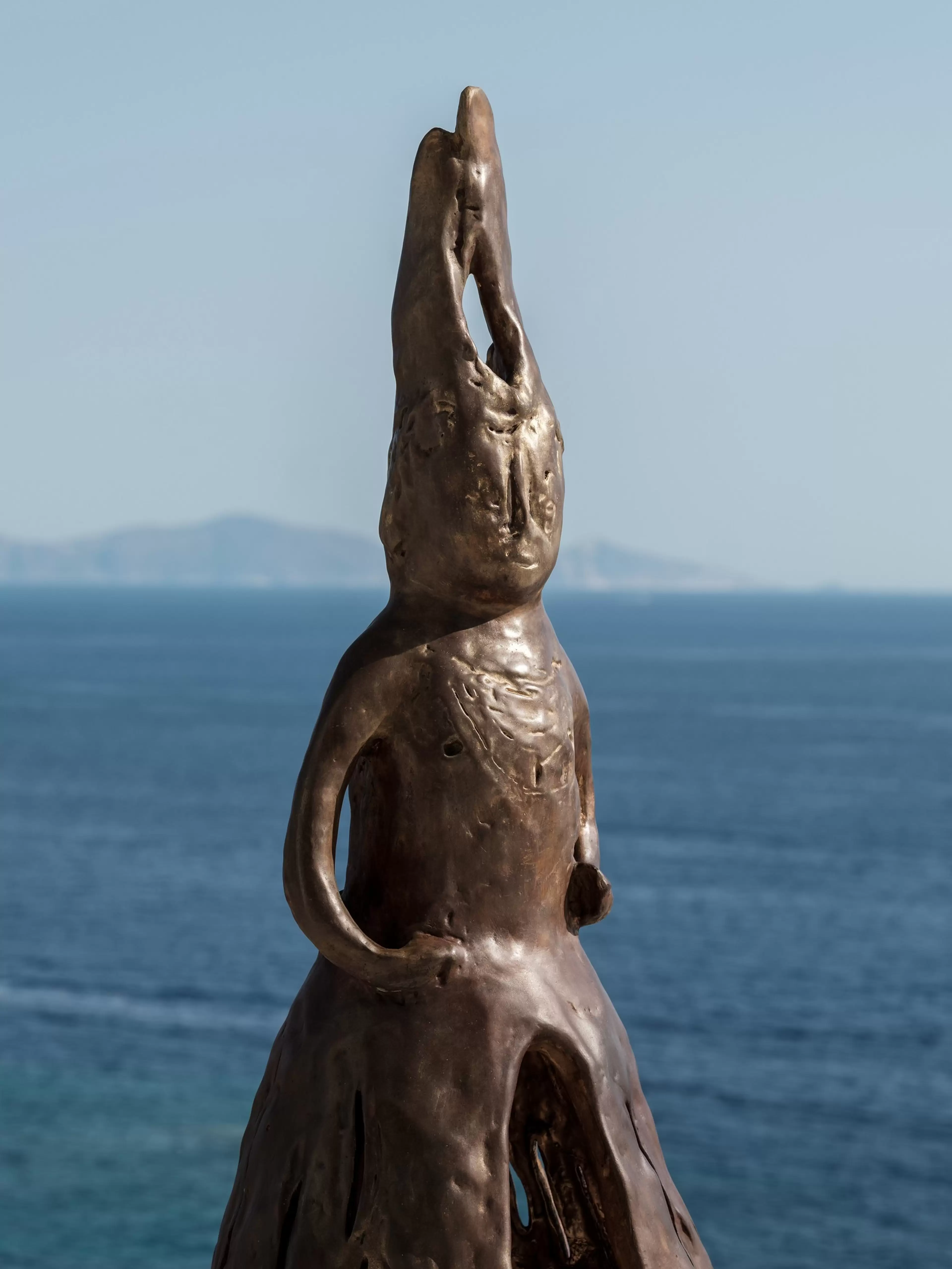 Leiko Ikemura, Good Rabbit (2018/2024). Patinated bronze sculpture.
